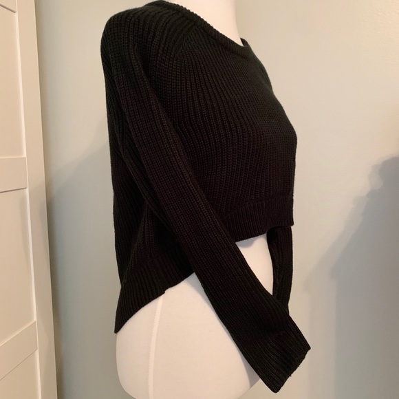 Forever 21 Sweaters - Black Crop Forever 21 Sweater